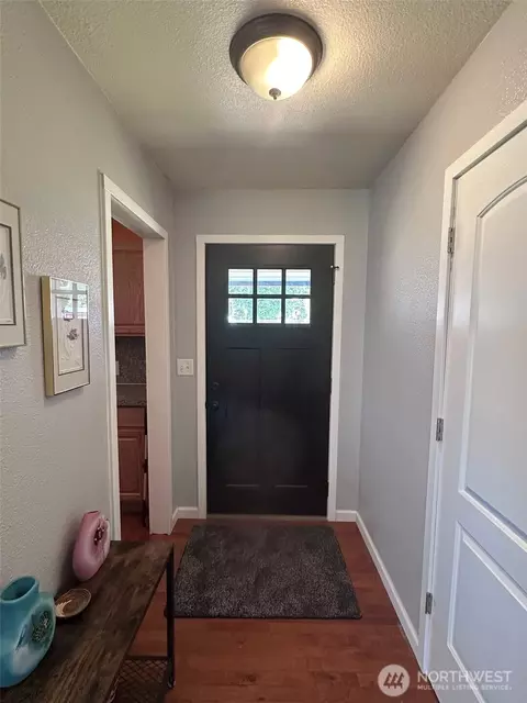Entry Way - 380 Evergreen Loop, Forks, WA 98331 photo 1 of 2