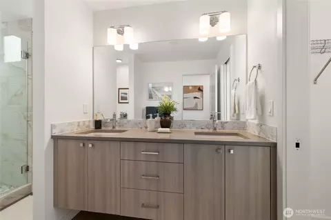Bath - 410 A 10th Ave E, Seattle, WA 98102 photo 2 of 4