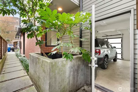 Exterior - 410 A 10th Ave E, Seattle, WA 98102 photo 12 of 12