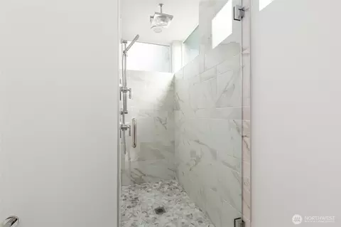 Bath - 410 A 10th Ave E, Seattle, WA 98102 photo 4 of 4