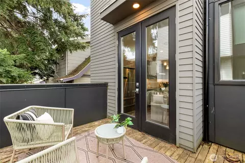Exterior - 410 A 10th Ave E, Seattle, WA 98102 photo 7 of 12