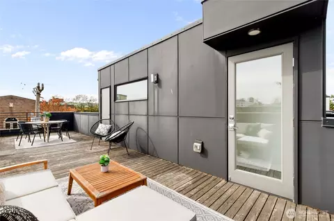 Exterior - 410 A 10th Ave E, Seattle, WA 98102 photo 11 of 12