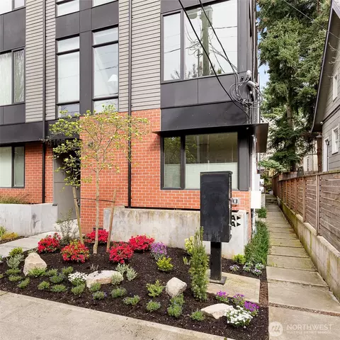 Exterior - 410 A 10th Ave E, Seattle, WA 98102 photo 3 of 12