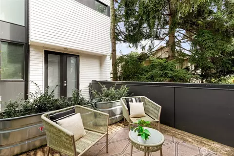 Exterior - 410 A 10th Ave E, Seattle, WA 98102 photo 6 of 12
