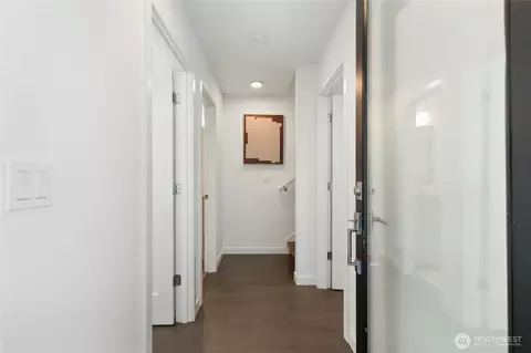 Entry Way - 410 A 10th Ave E, Seattle, WA 98102 photo 2 of 4