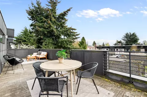 Exterior - 410 A 10th Ave E, Seattle, WA 98102 photo 8 of 12
