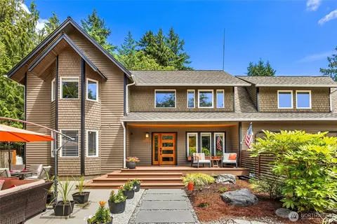 12168 Viewcrest Pl NE, Bainbridge Island, WA 98110