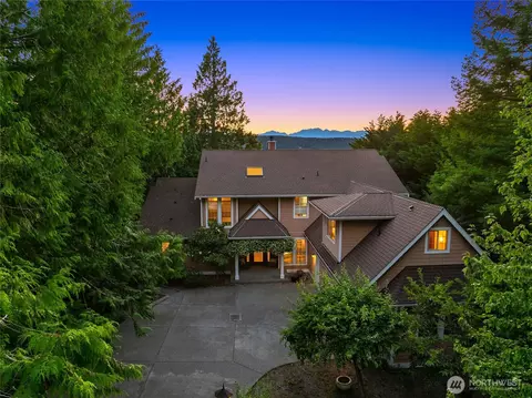 3969 Palomino Dr NE, Bainbridge Island, WA 98110