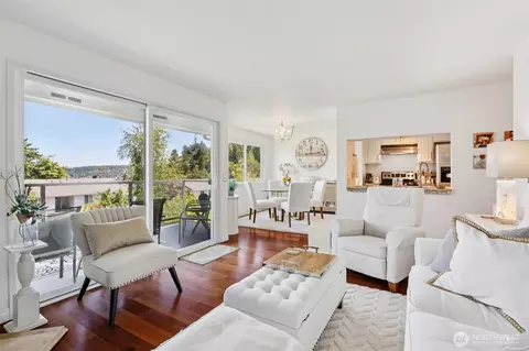 4181 W Lake Sammamish Pkwy SE #B301, Bellevue, WA 98008