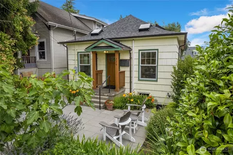 326 N 79th St, Seattle, WA 98103