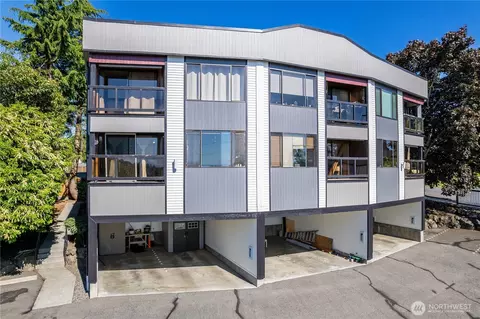 740 N 32nd St #3, Renton, WA 98056