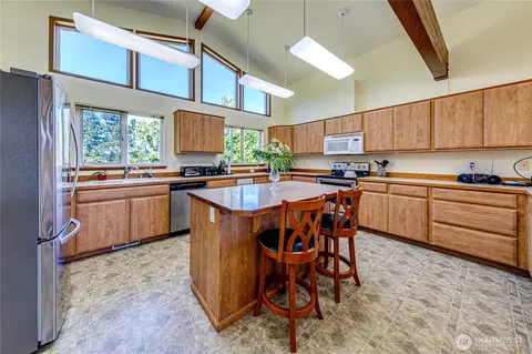 Kitchen - 162 Creekside Dr, Sequim, WA 98382 photo 2 of 4