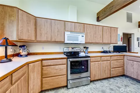 Kitchen - 162 Creekside Dr, Sequim, WA 98382 photo 3 of 4