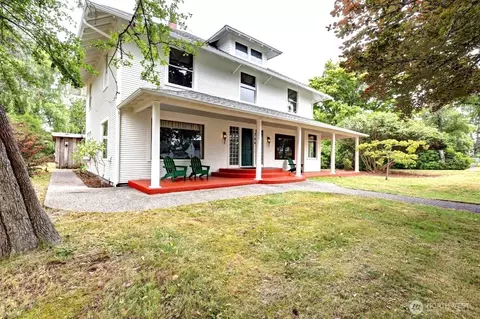 744 State Route 101, Chinook, WA 98614