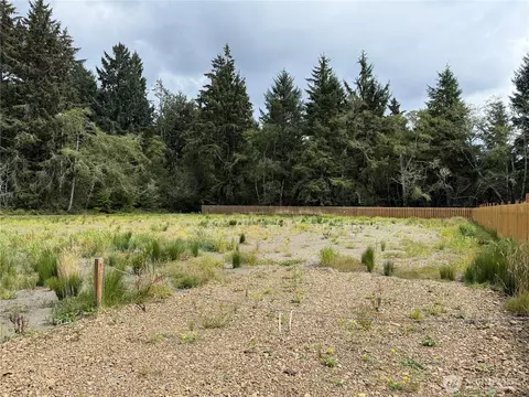 25214 Sandridge Rd, Ocean Park, WA 98640