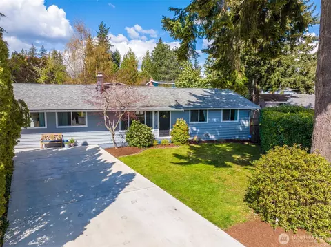 8242 NE 143rd Pl, Kirkland, WA 98034