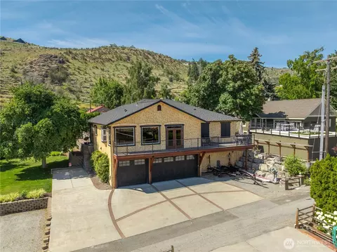 2020 W Woodin Ave, Chelan, WA 98816