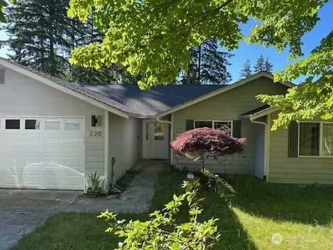 220 E Lake Forest Dr, Allyn, WA 98524