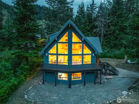 481 Hyak Dr E, Snoqualmie Pass, WA 98068