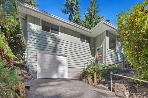 11811 33rd Ave NE, Seattle, WA 98125