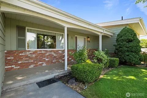714 Canterbury Rd NW, Soap Lake, WA 98851