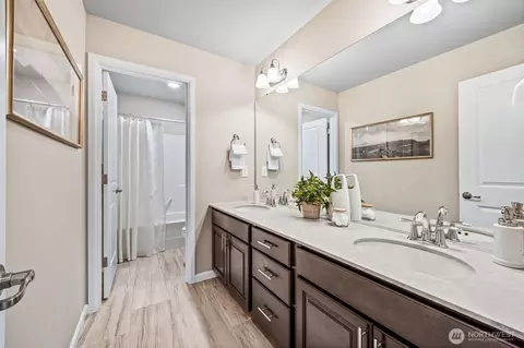 Bath - 4410 237th Pl SE, Bothell, WA 98021 photo 4 of 5