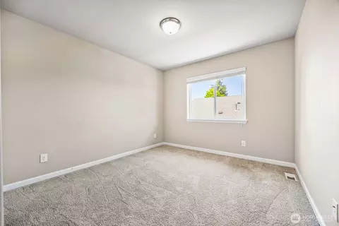 Bedroom - 4410 237th Pl SE, Bothell, WA 98021 photo 6 of 6