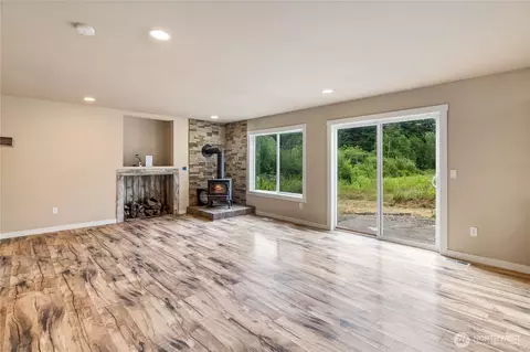 Living - 932 Tipsoo Loop N, Rainier, WA 98576 photo 6 of 8