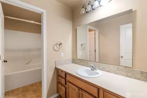 Bath - 932 Tipsoo Loop N, Rainier, WA 98576 photo 2 of 2