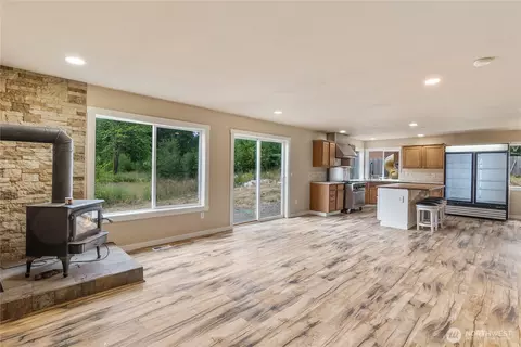 Living - 932 Tipsoo Loop N, Rainier, WA 98576 photo 4 of 8
