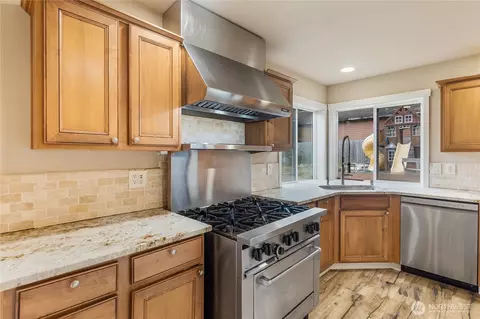 Kitchen - 932 Tipsoo Loop N, Rainier, WA 98576 photo 4 of 6