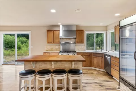 Kitchen - 932 Tipsoo Loop N, Rainier, WA 98576 photo 3 of 6