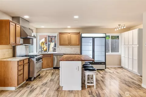 Kitchen - 932 Tipsoo Loop N, Rainier, WA 98576 photo 5 of 6