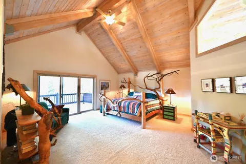 Bedroom - 18 Liberty Ln, Winthrop, WA 98862 photo 2 of 7