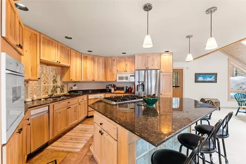 Kitchen - 18 Liberty Ln, Winthrop, WA 98862 photo 2 of 4