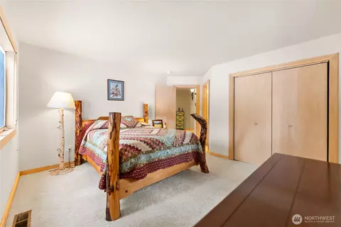 Bedroom - 18 Liberty Ln, Winthrop, WA 98862 photo 5 of 7