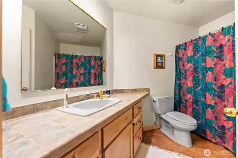 Bath - 18 Liberty Ln, Winthrop, WA 98862 photo 3 of 5