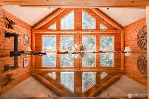 Dining - 18 Liberty Ln, Winthrop, WA 98862 photo 1 of 4