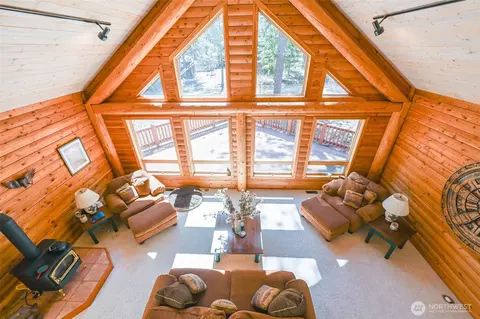 Living - 18 Liberty Ln, Winthrop, WA 98862 photo 2 of 7