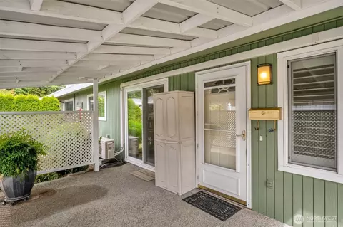 329 7th Pl SE #4, Puyallup, WA 98372