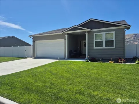 420 Hammond Ln, Rock Island, WA 98850