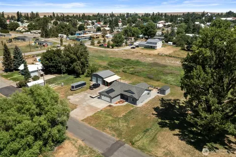 319 S Warren St, Waterville, WA 98858