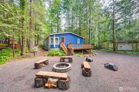 521 N Mt Jupiter Dr, Hoodsport, WA 98548