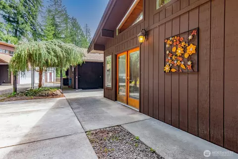 1140 Lower Marine Dr, Bremerton, WA 98312