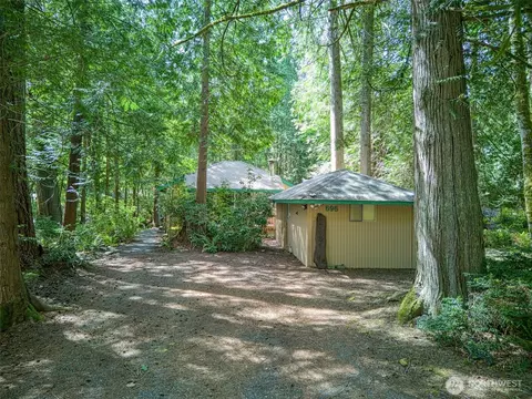 696 E Promontory Rd, Shelton, WA 98584
