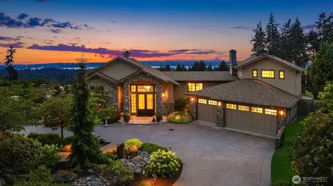 9620 NE 28th St, Clyde Hill, WA 98004