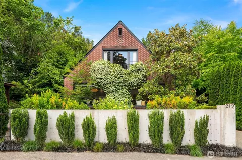 219 Erie Ave, Seattle, WA 98122