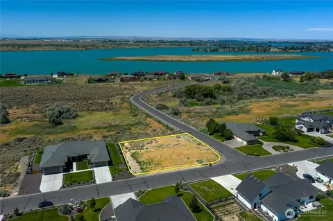 8142 Dune Lake Rd SE, Moses Lake, WA 98837