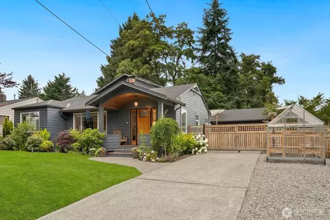 916 NE 117th St, Seattle, WA 98125