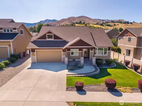 920 Woodward Dr, Wenatchee, WA 98801